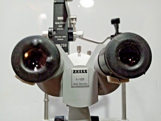 Carl Zeiss F125 Slit Lamp w/HAAG Streit Tonometer and Power Table